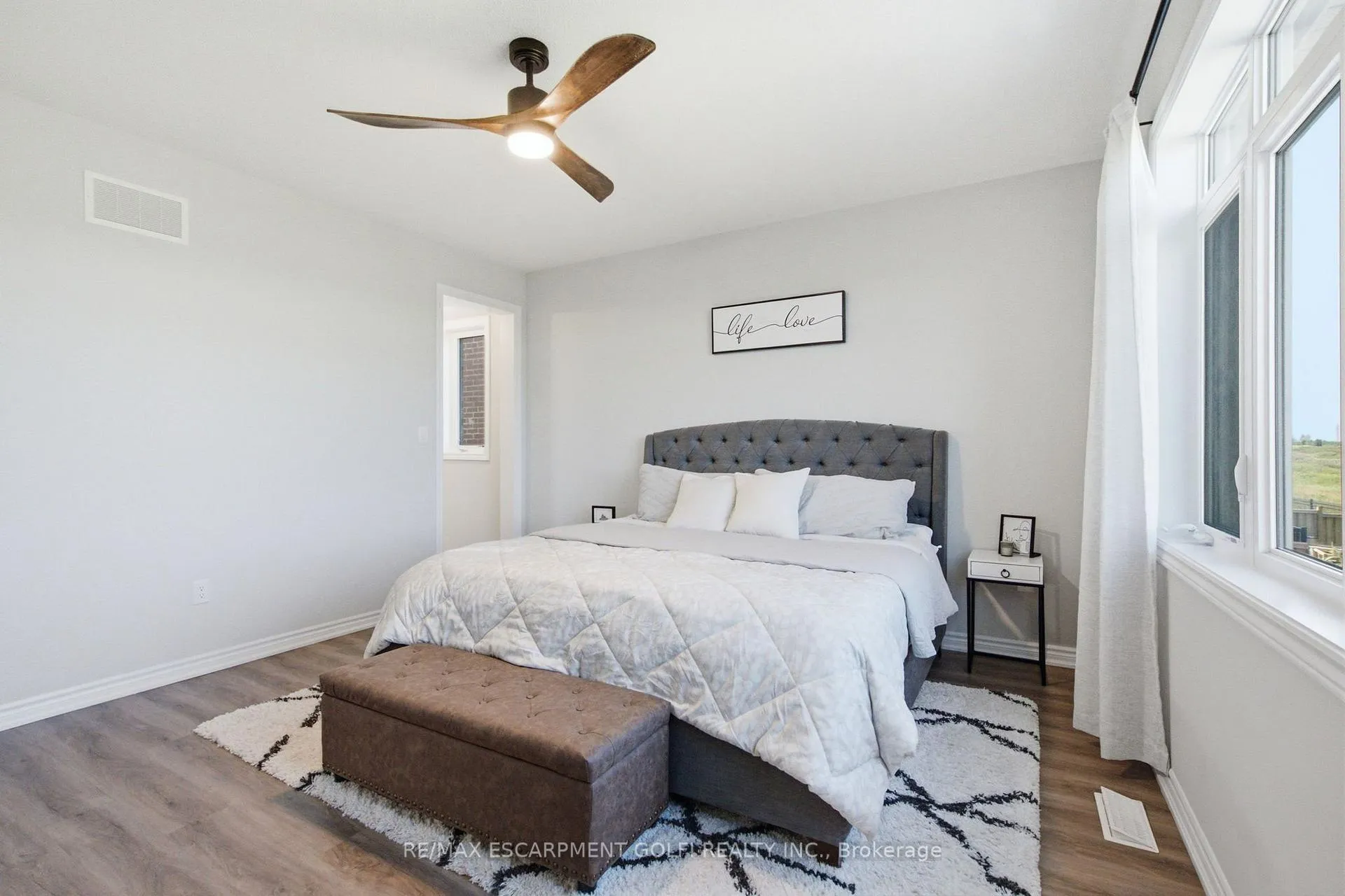 Photo 11 of 119 Midland Place, Welland, Hwy 406/Welland — HOMEH