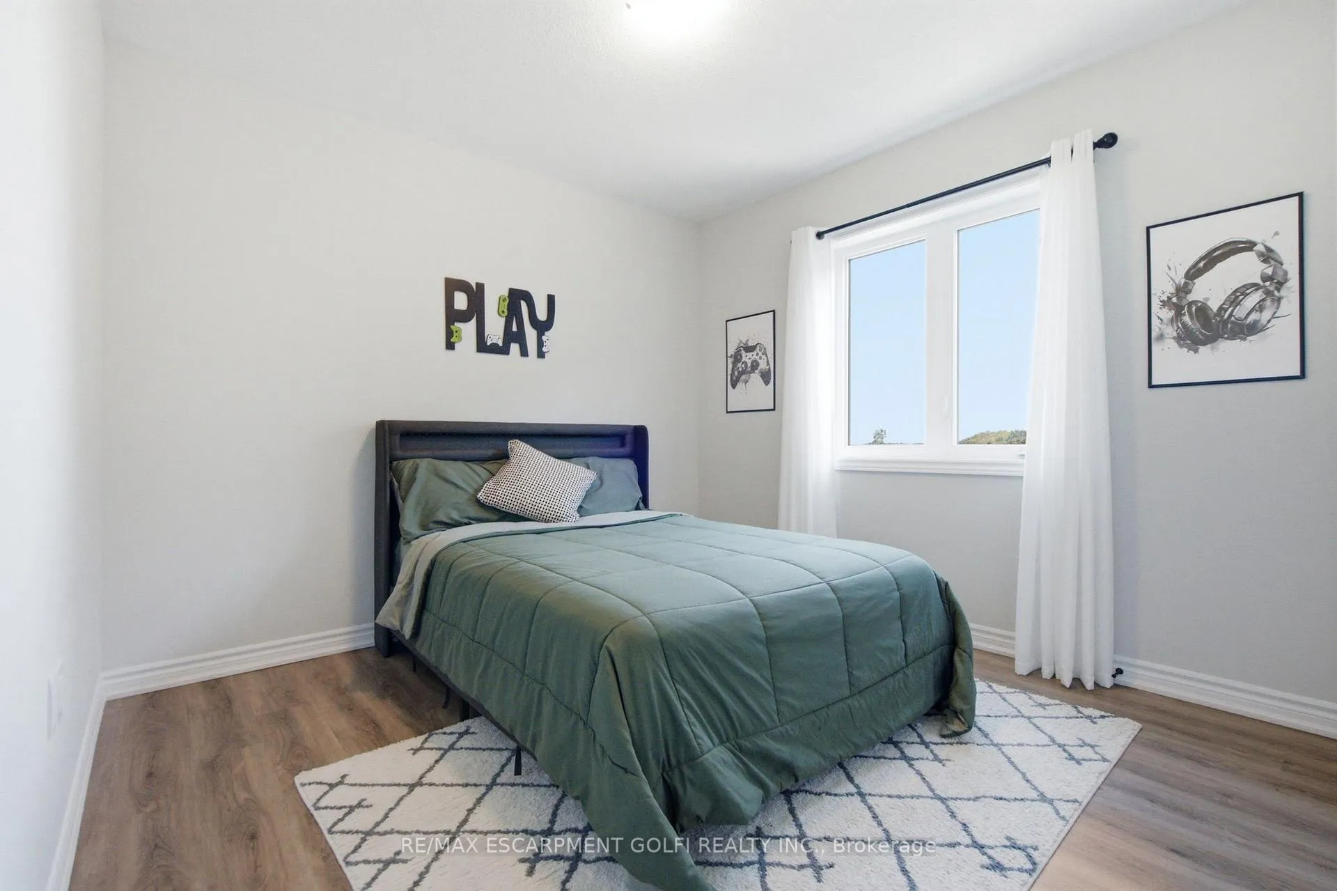 Photo 16 of 119 Midland Place, Welland, Hwy 406/Welland — HOMEH