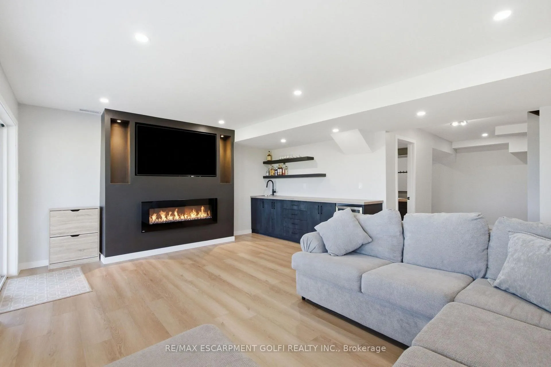 Photo 20 of 119 Midland Place, Welland, Hwy 406/Welland — HOMEH