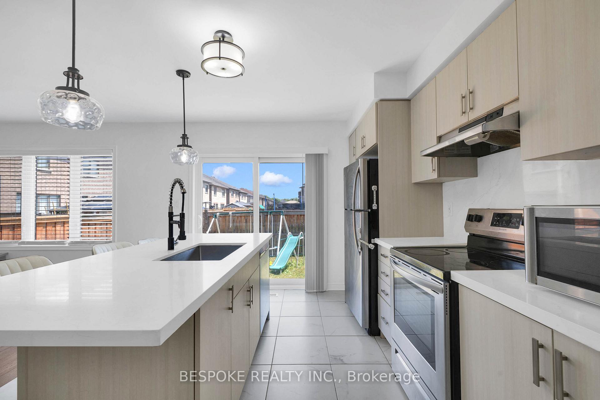 Photo 12 of 136 Coho Drive, Whitby, Lynde Creek — HOMEH