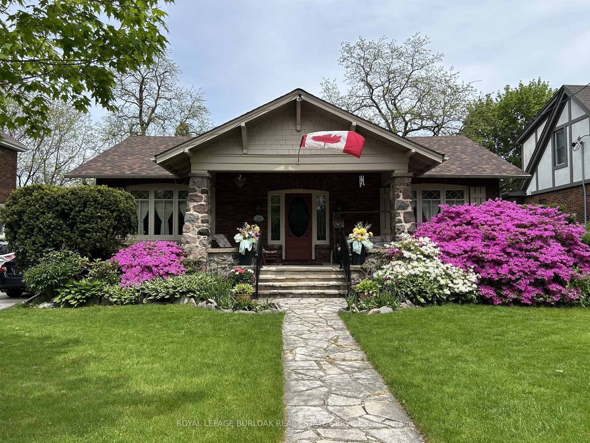 Photo 1 of 569 Locust Street, Burlington, Brant — HOMEH