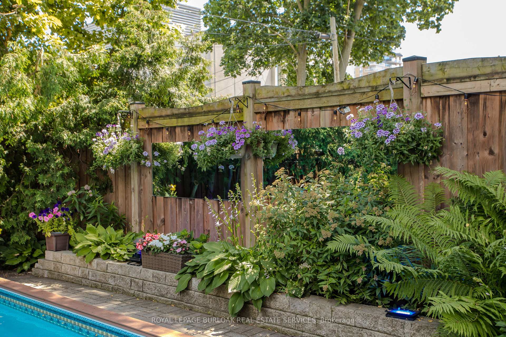 Photo 5 of 569 Locust Street, Burlington, Brant — HOMEH