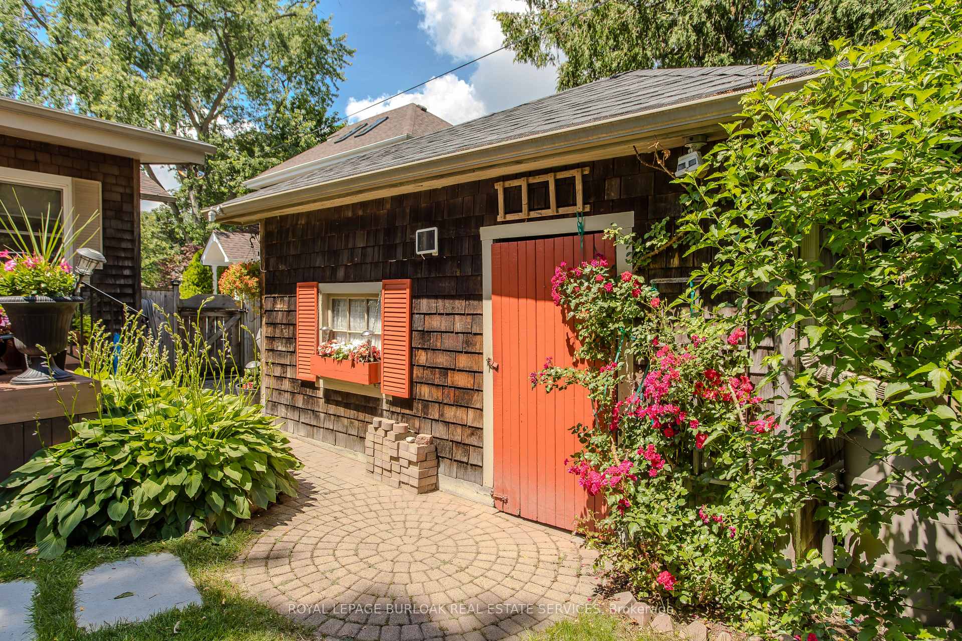 Photo 6 of 569 Locust Street, Burlington, Brant — HOMEH