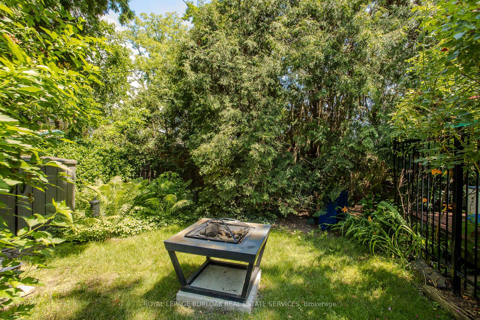 Photo 7 of 569 Locust Street, Burlington, Brant — HOMEH