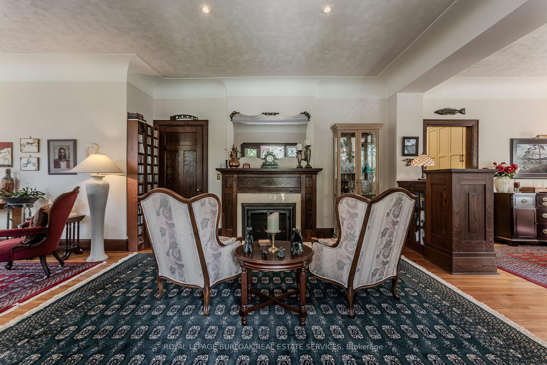 Photo 8 of 569 Locust Street, Burlington, Brant — HOMEH