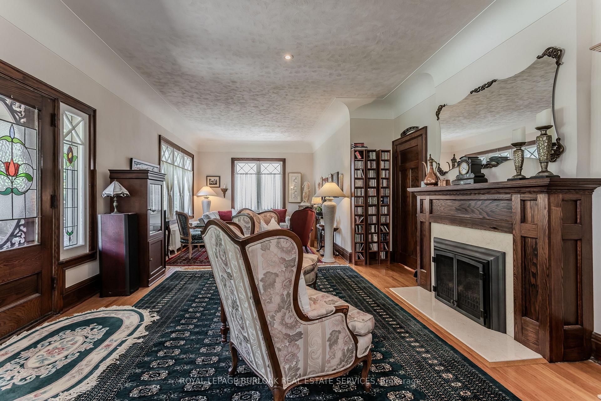 Photo 9 of 569 Locust Street, Burlington, Brant — HOMEH