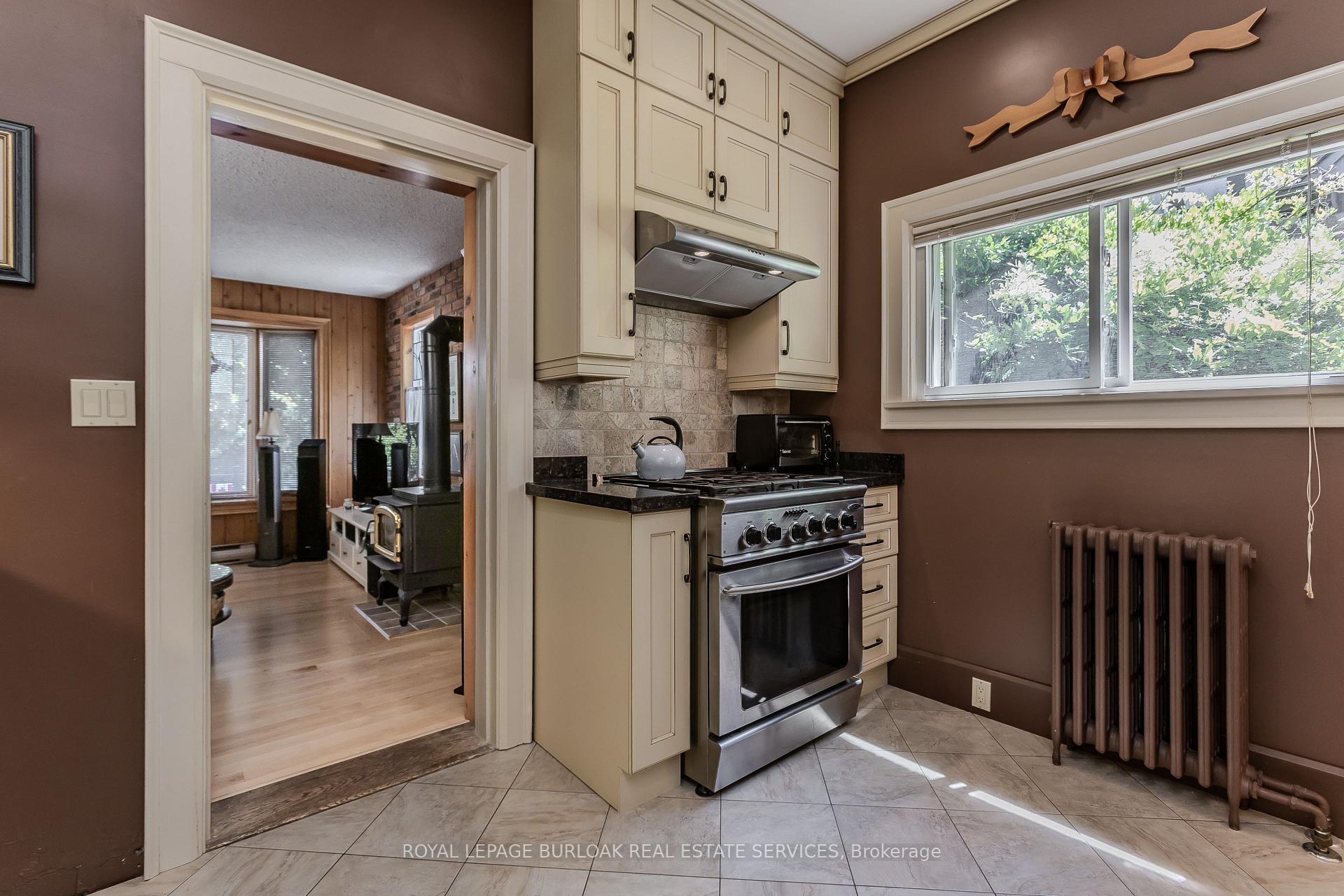 Photo 14 of 569 Locust Street, Burlington, Brant — HOMEH