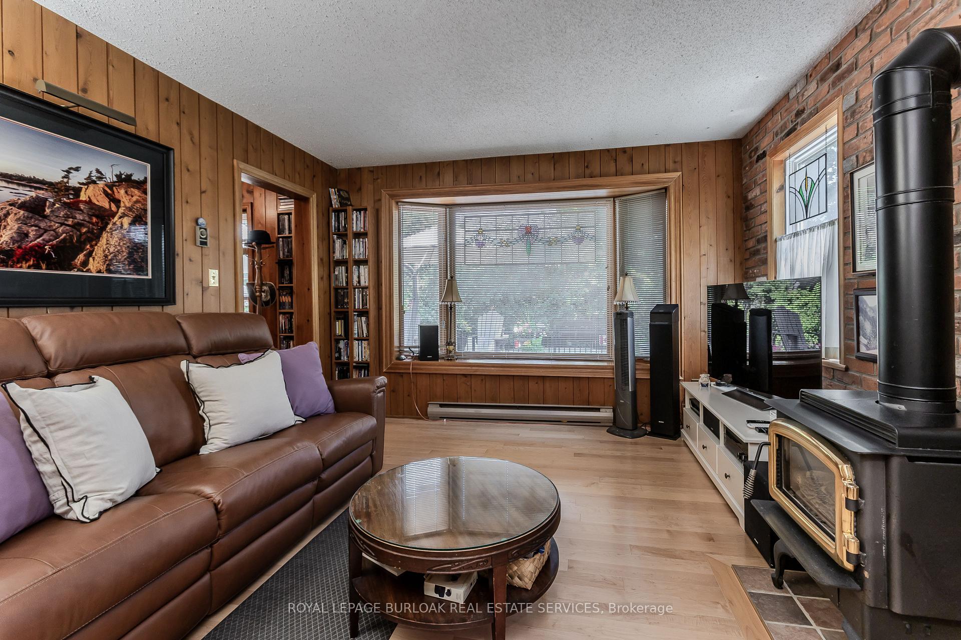 Photo 15 of 569 Locust Street, Burlington, Brant — HOMEH