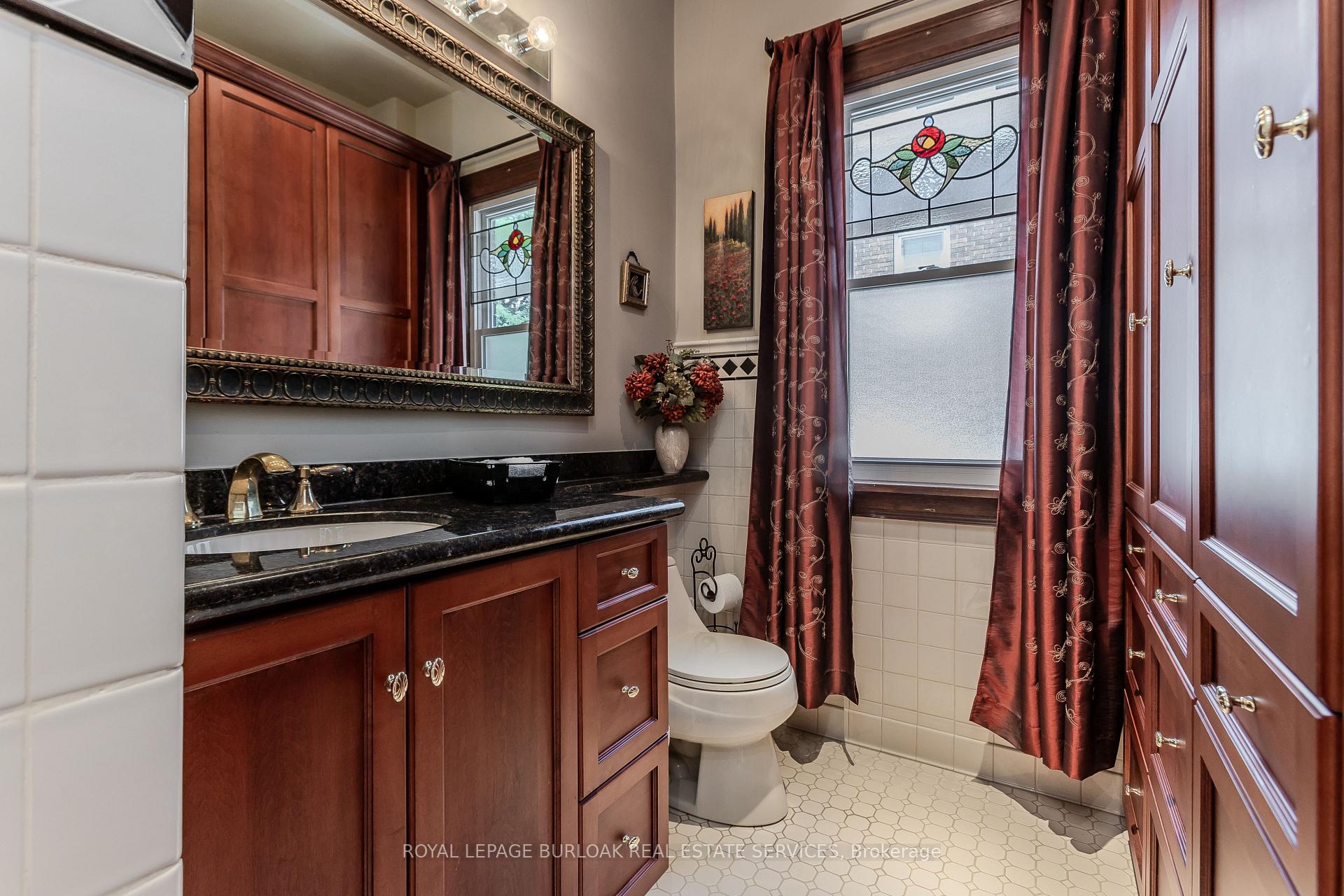Photo 18 of 569 Locust Street, Burlington, Brant — HOMEH