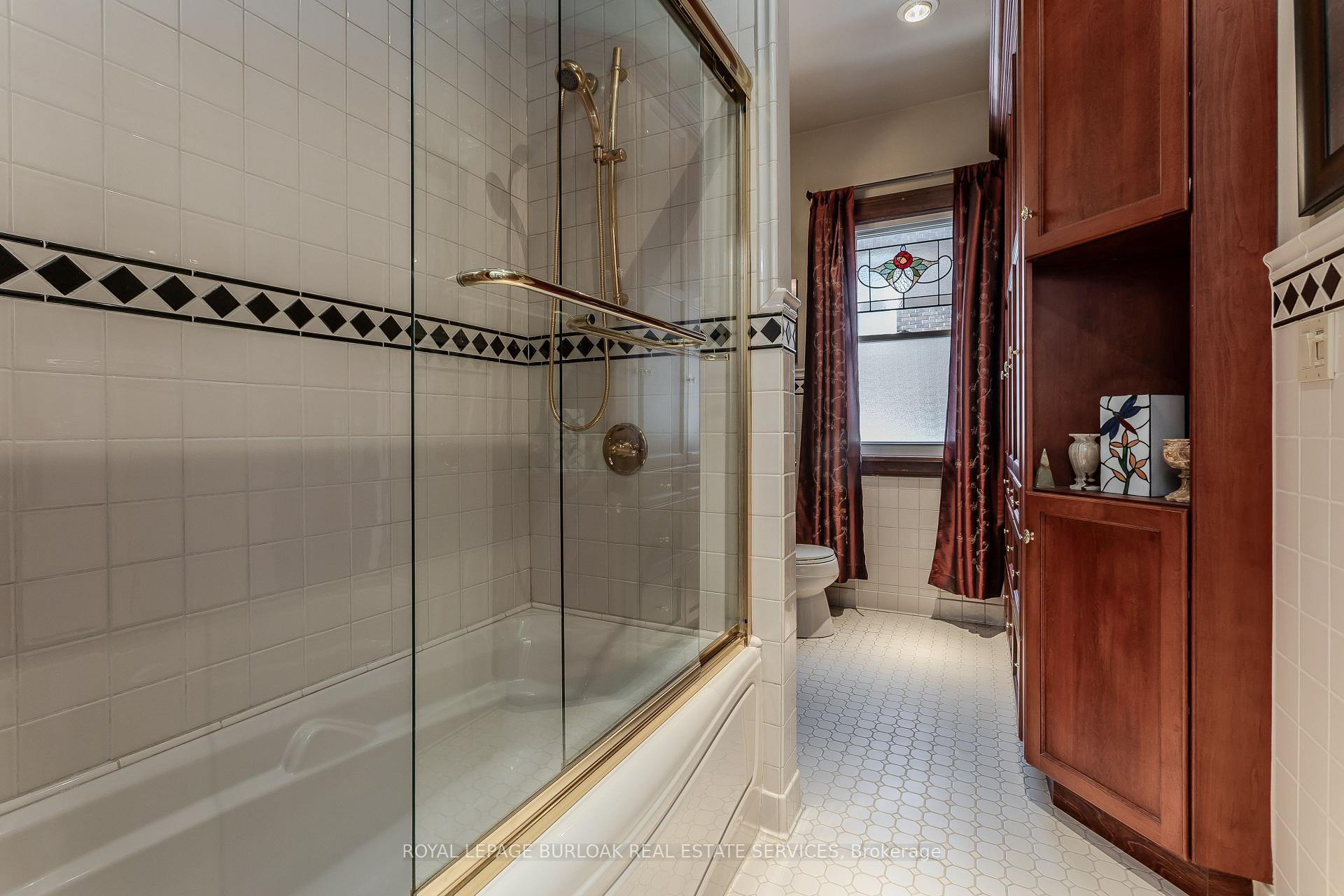 Photo 19 of 569 Locust Street, Burlington, Brant — HOMEH
