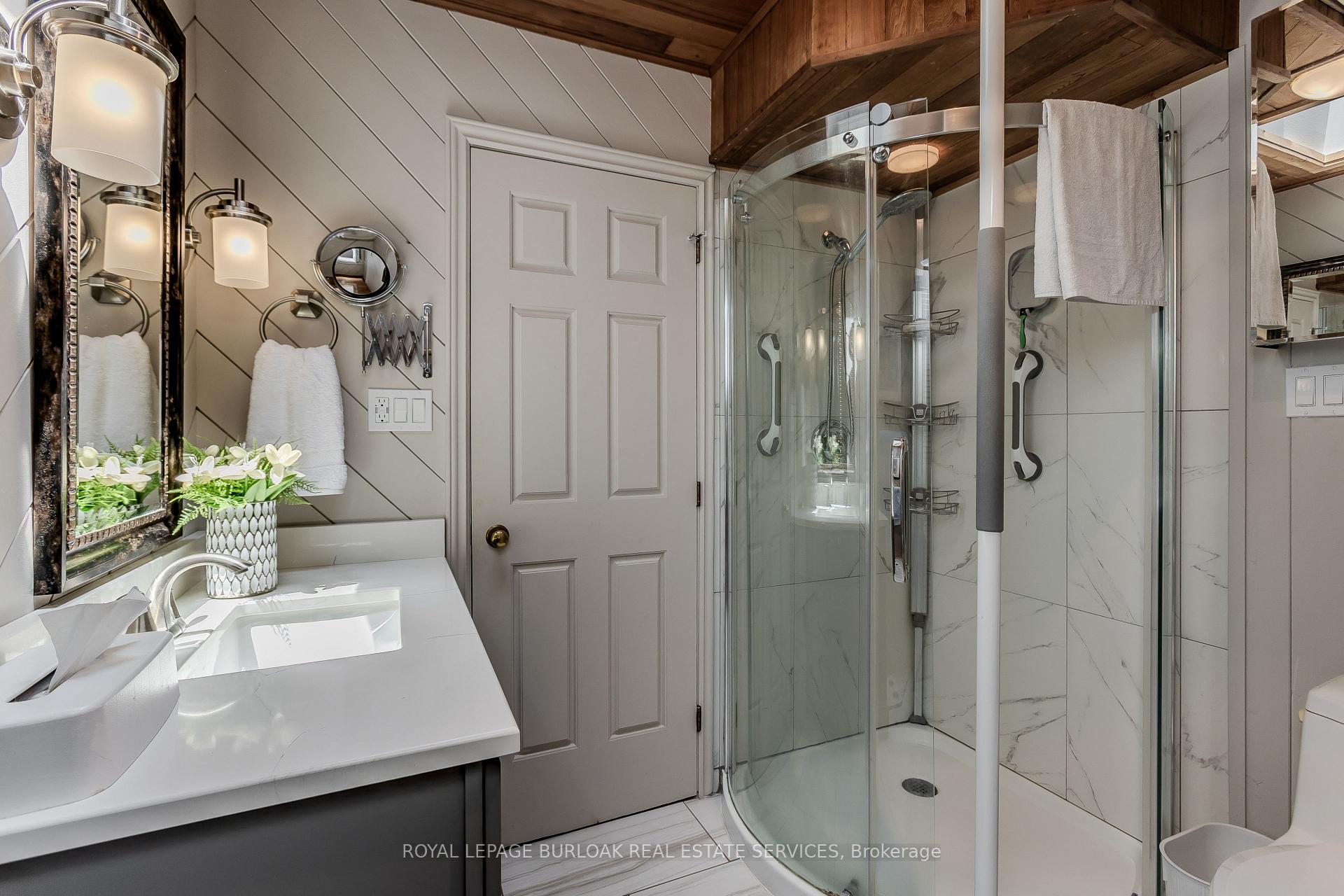 Photo 22 of 569 Locust Street, Burlington, Brant — HOMEH