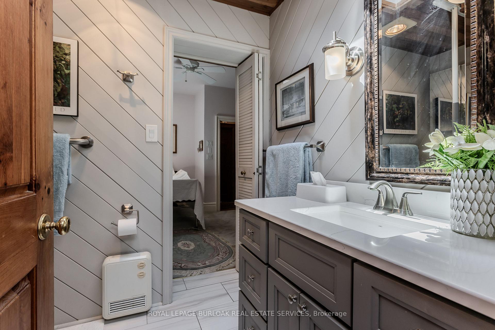 Photo 23 of 569 Locust Street, Burlington, Brant — HOMEH