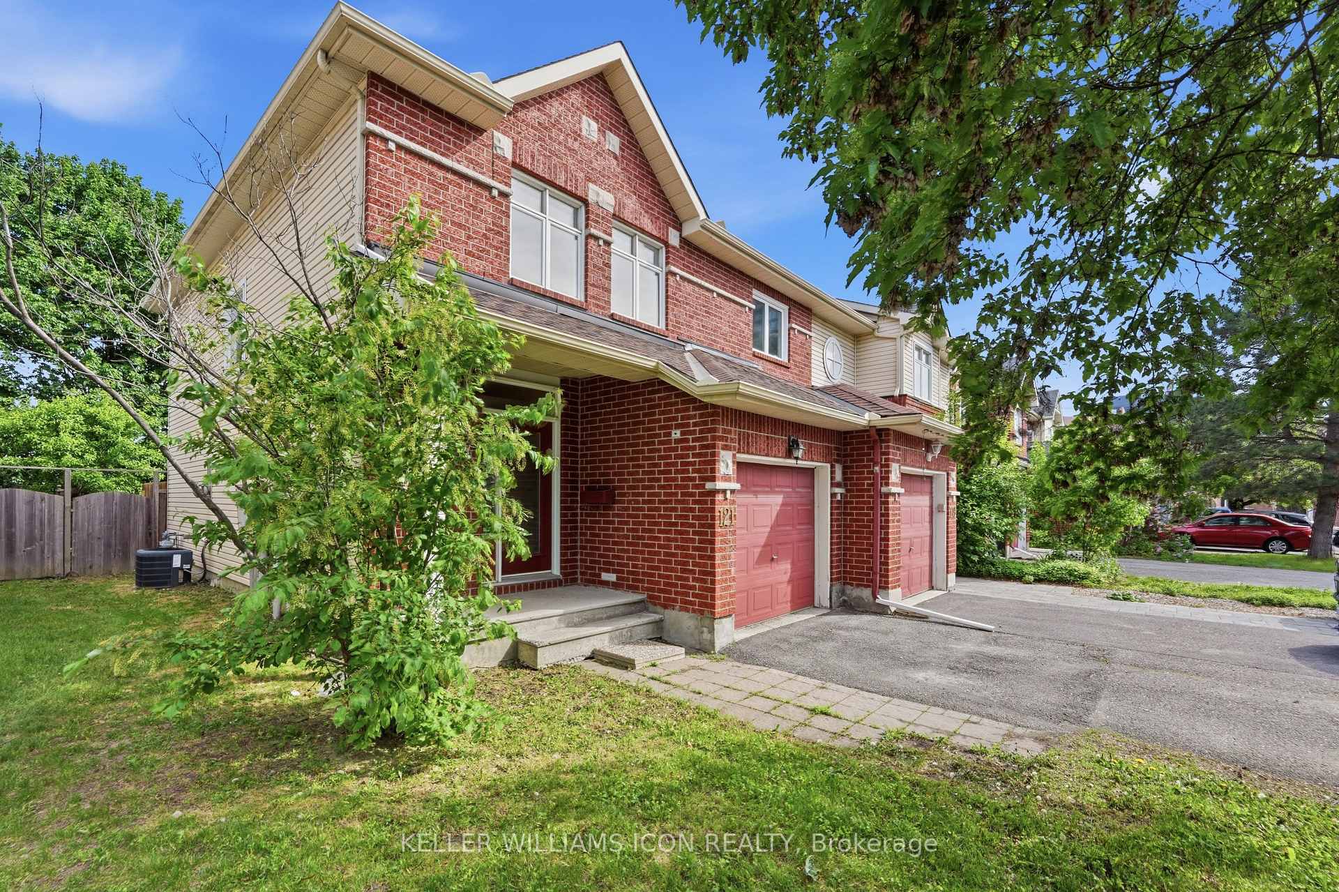 Photo 2 of 121 Thornbury Crescent, Ottawa, Centrepointe — HOMEH