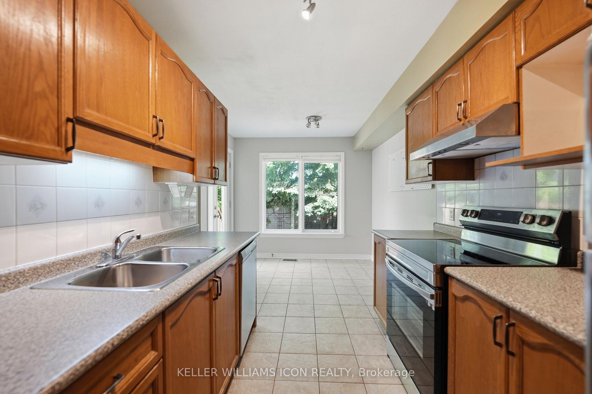 Photo 14 of 121 Thornbury Crescent, Ottawa, Centrepointe — HOMEH