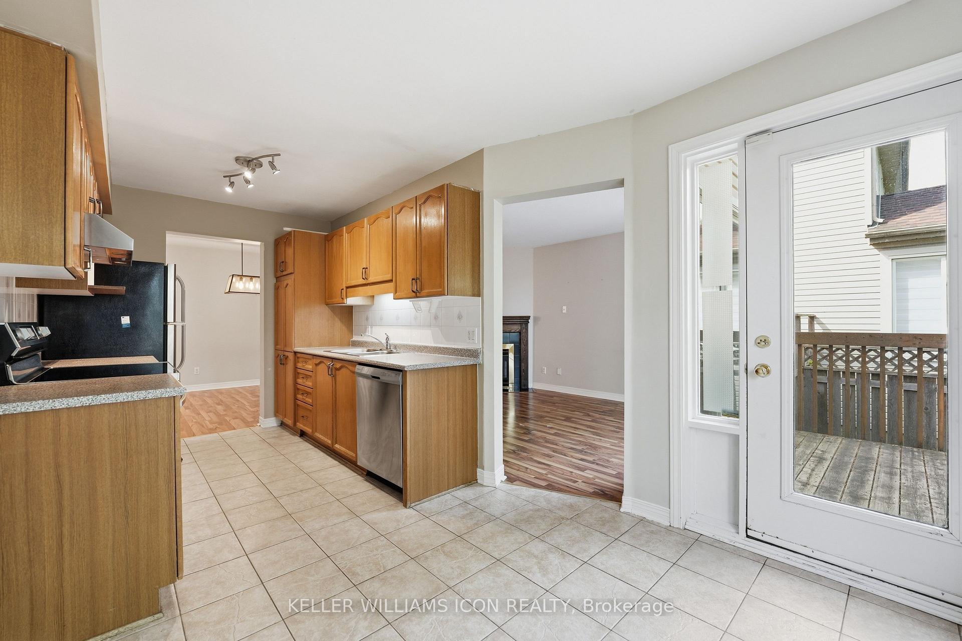 Photo 15 of 121 Thornbury Crescent, Ottawa, Centrepointe — HOMEH