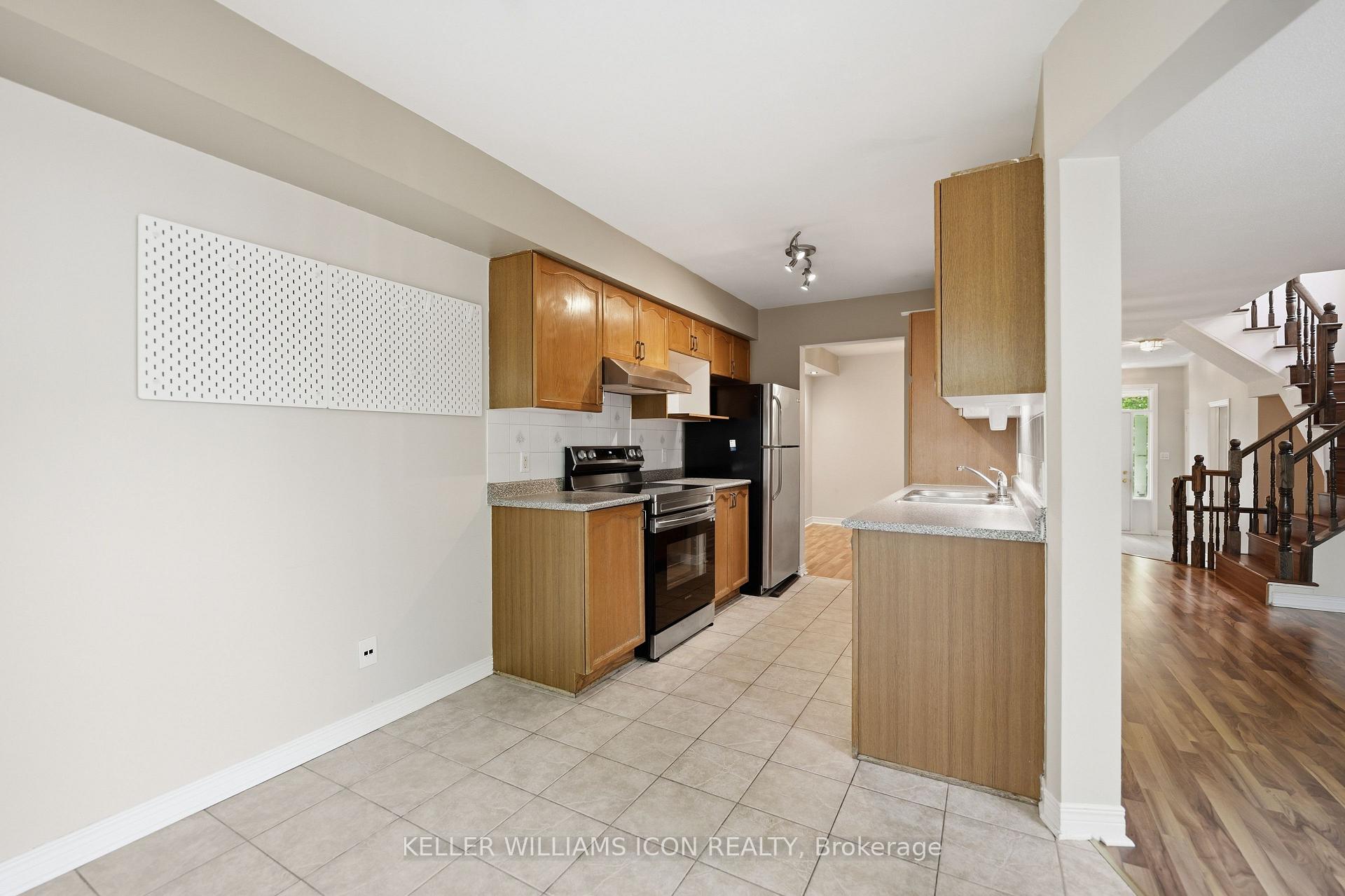 Photo 16 of 121 Thornbury Crescent, Ottawa, Centrepointe — HOMEH