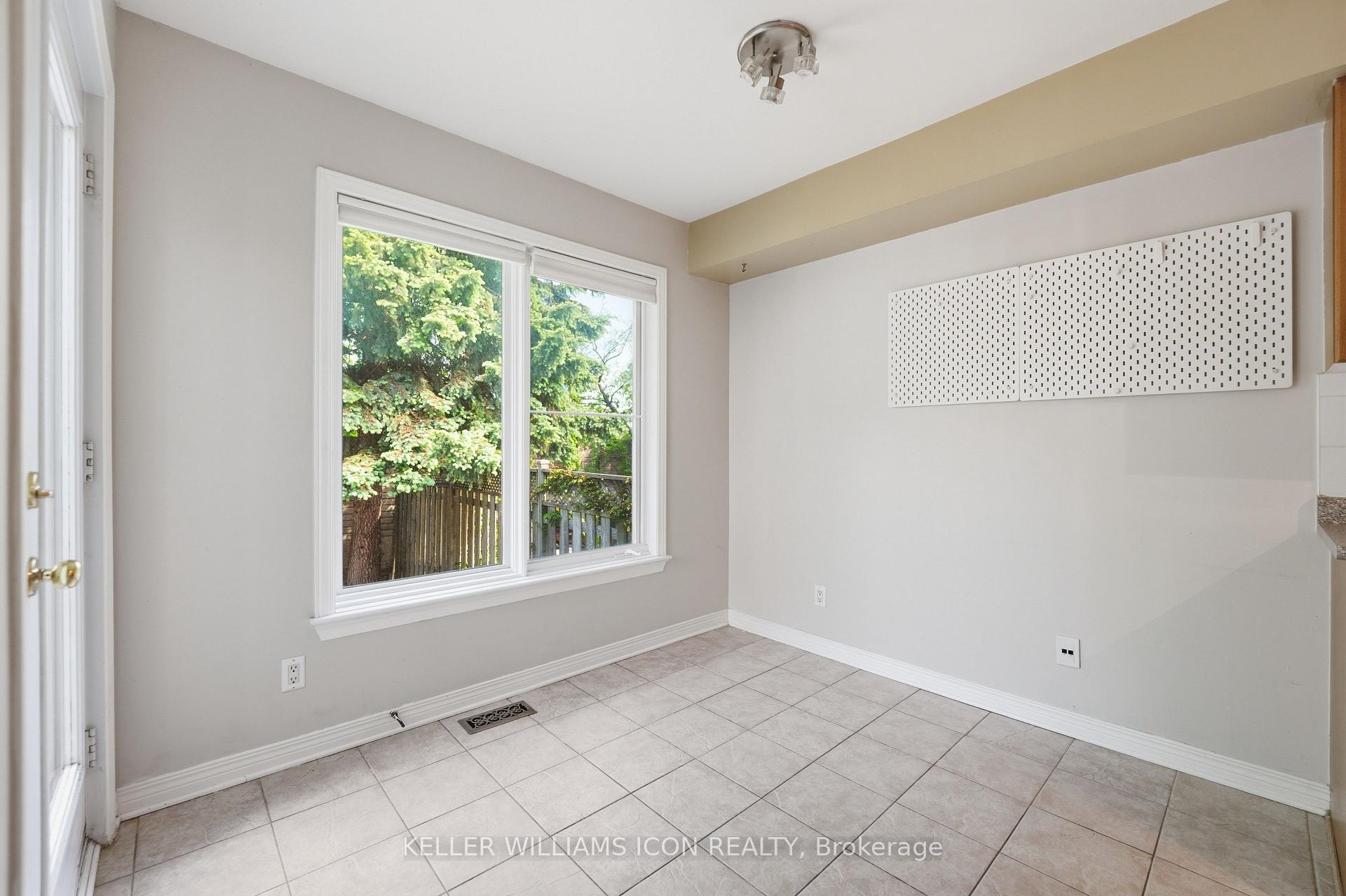 Photo 17 of 121 Thornbury Crescent, Ottawa, Centrepointe — HOMEH