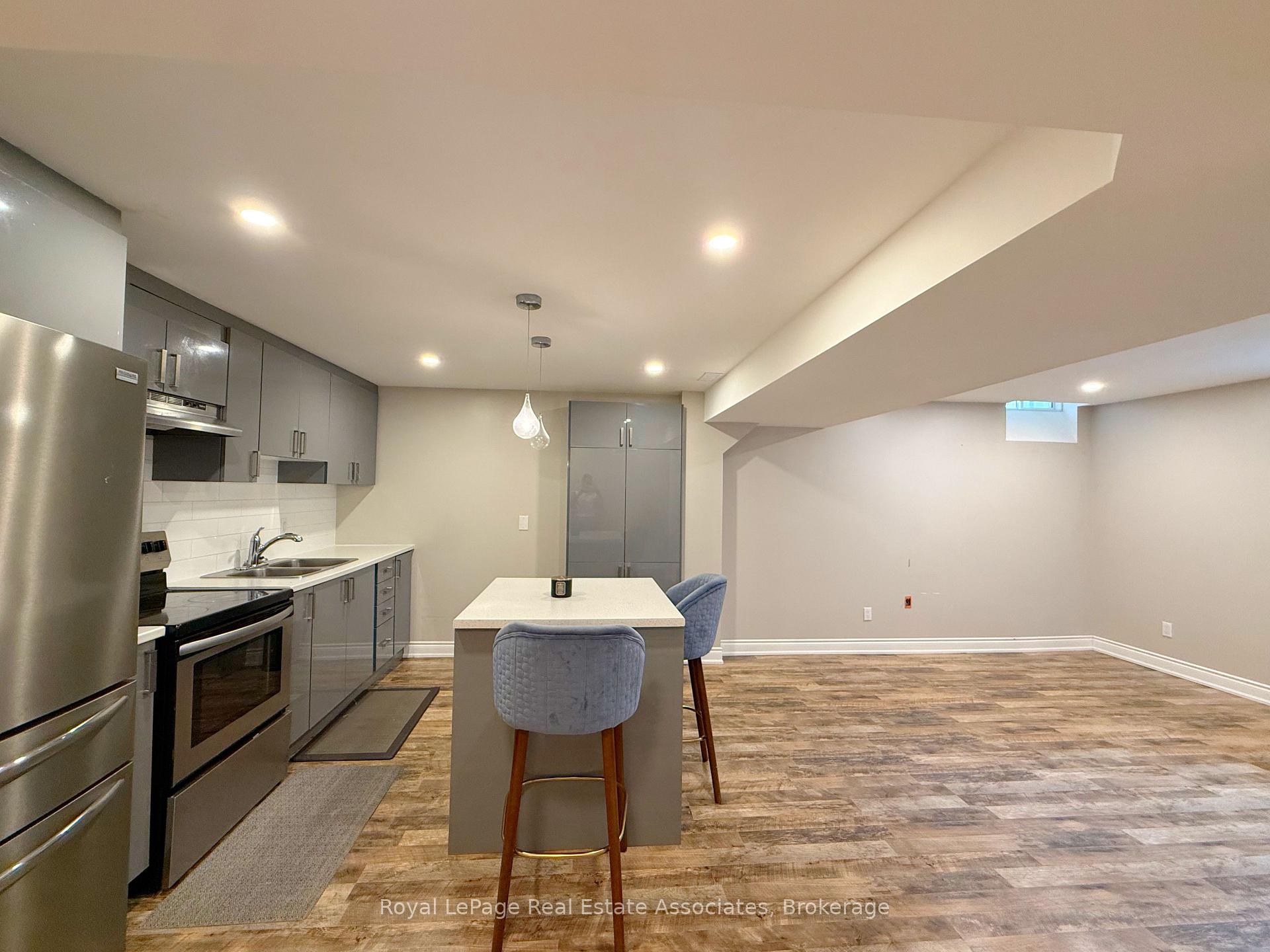 Photo 5 of 51 Sorbonne Drive, Brampton, Vales of Castlemore North — HOMEH