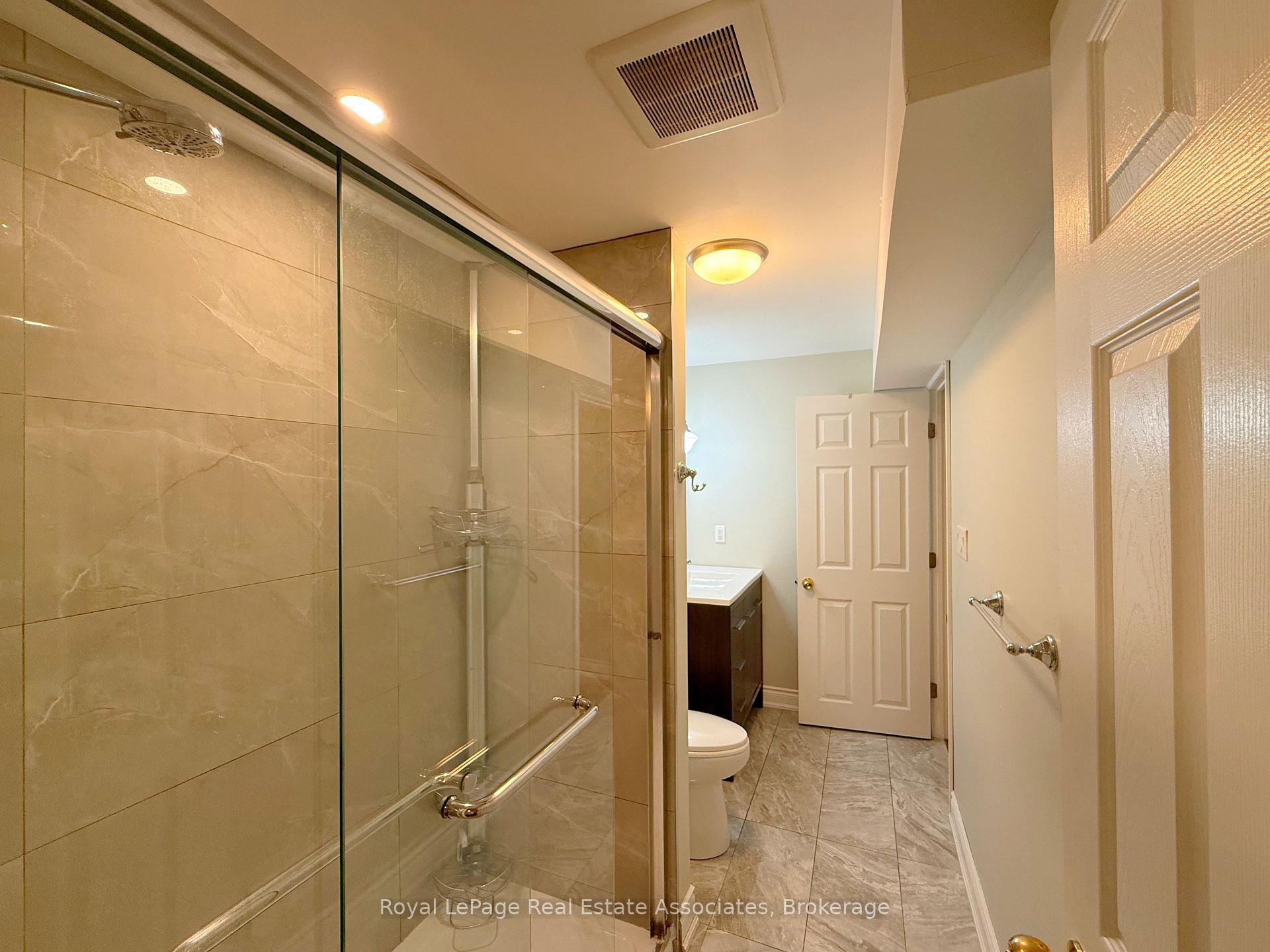 Photo 7 of 51 Sorbonne Drive, Brampton, Vales of Castlemore North — HOMEH