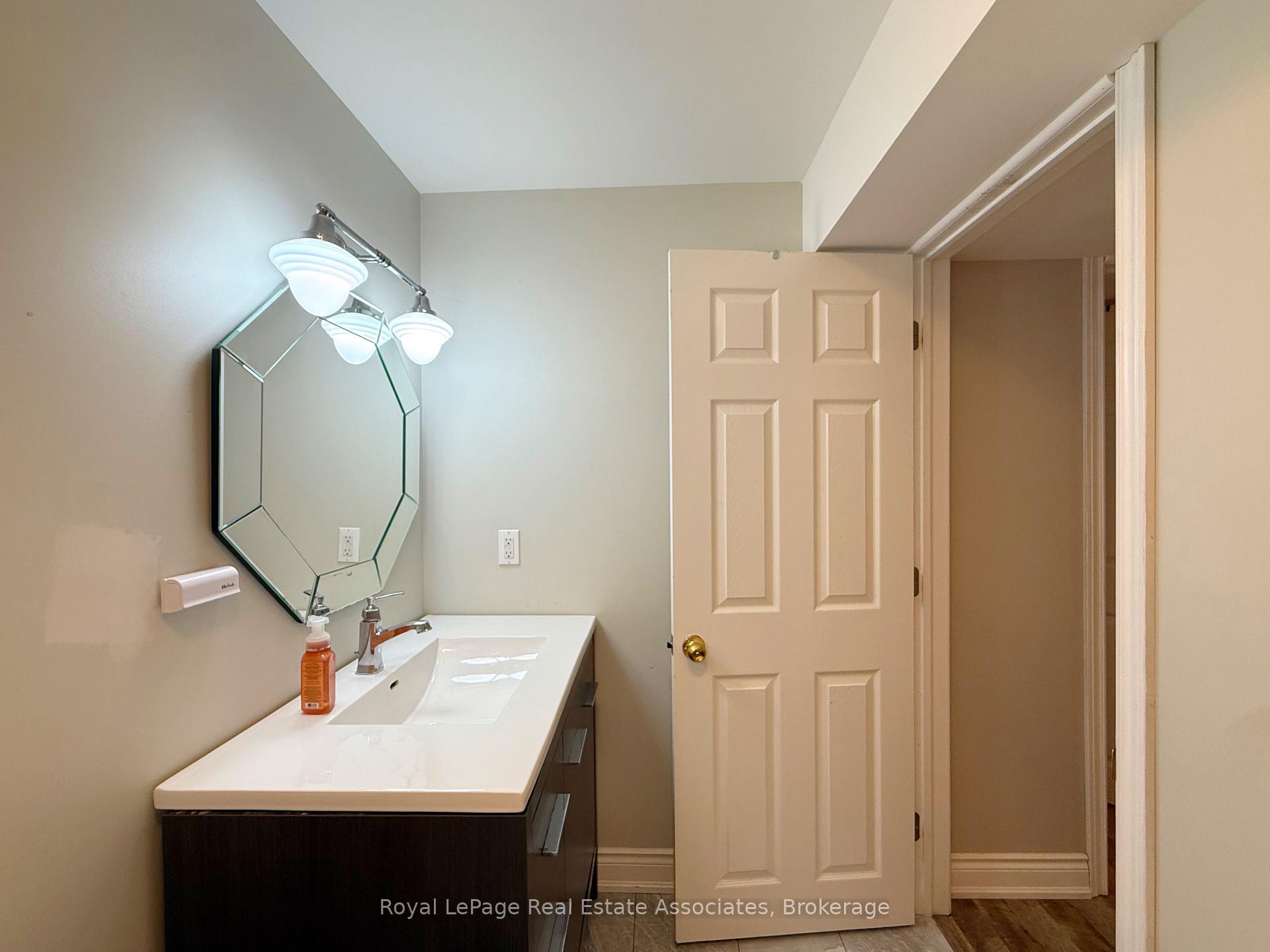 Photo 8 of 51 Sorbonne Drive, Brampton, Vales of Castlemore North — HOMEH