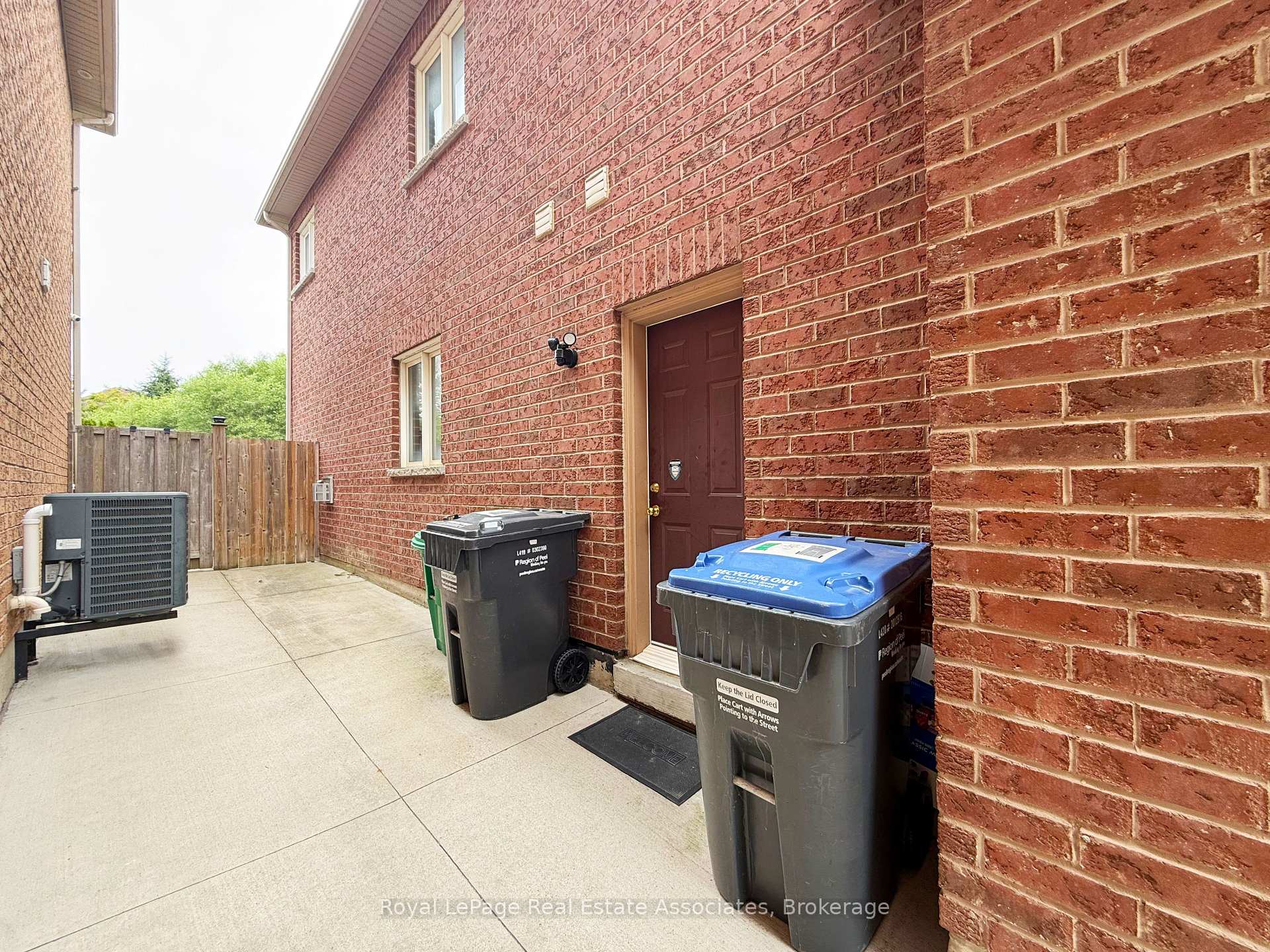 Photo 12 of 51 Sorbonne Drive, Brampton, Vales of Castlemore North — HOMEH