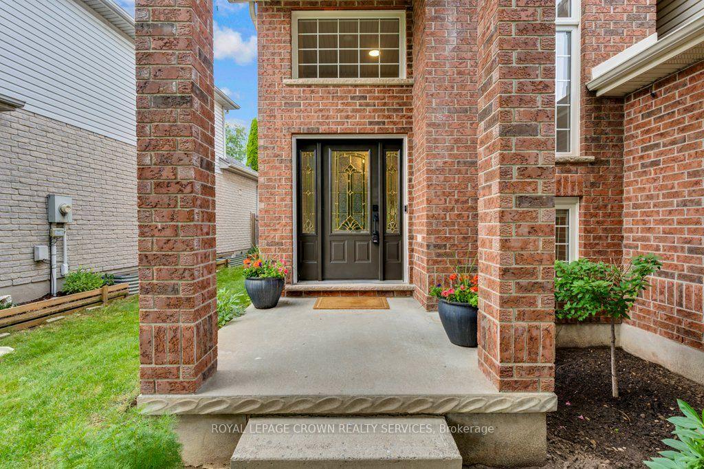 Photo 4 of 142 Deer Ridge Drive, Kitchener, Pioneer Tower West — HOMEH