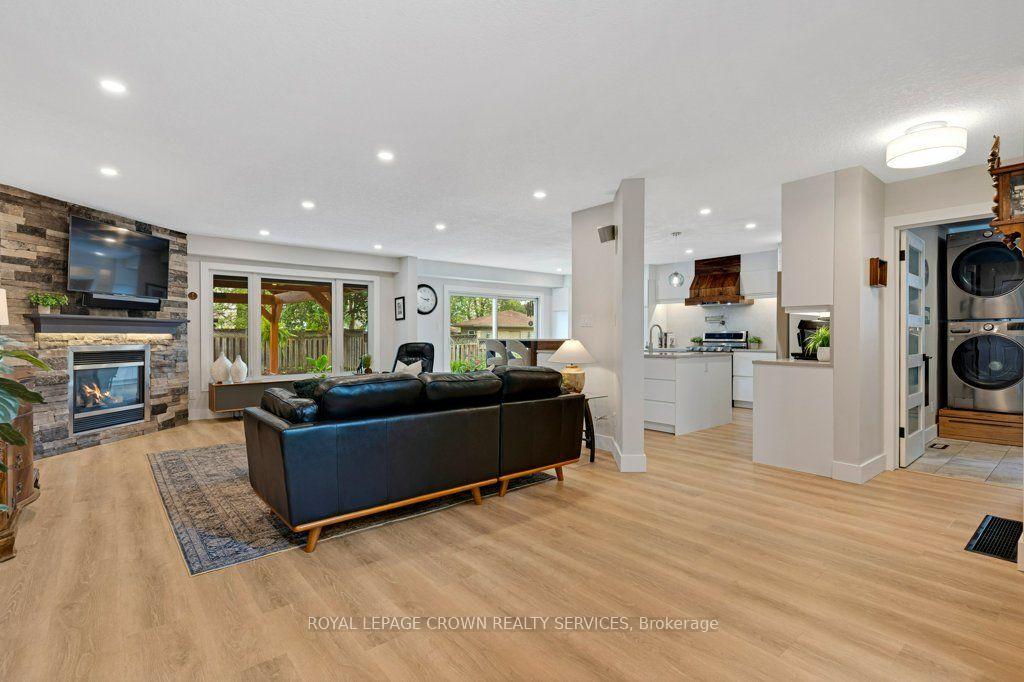 Photo 6 of 142 Deer Ridge Drive, Kitchener, Pioneer Tower West — HOMEH