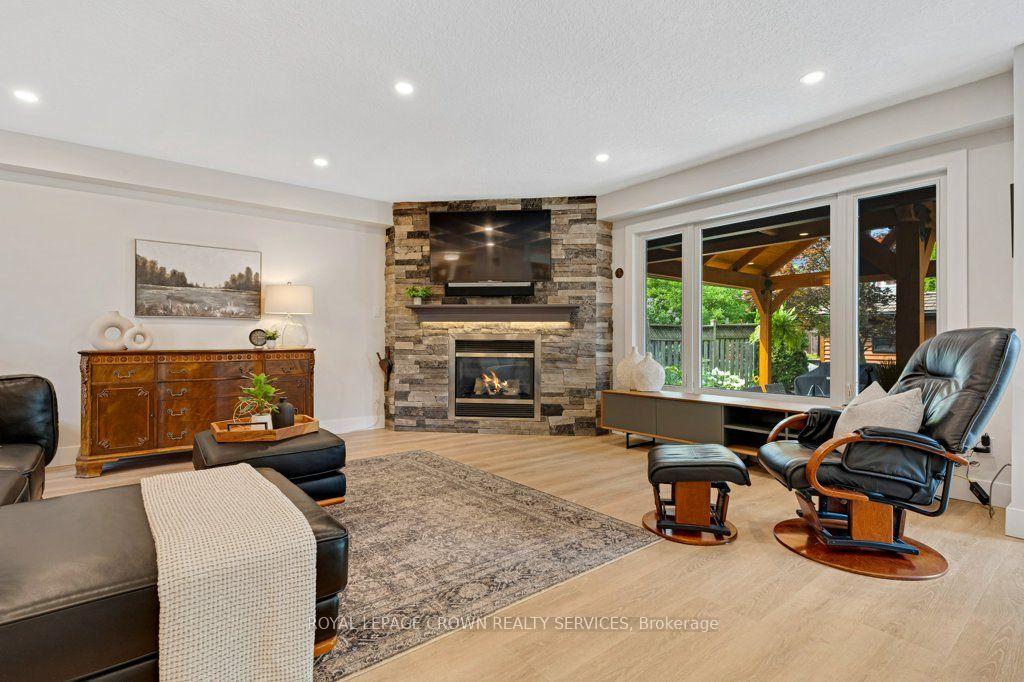 Photo 7 of 142 Deer Ridge Drive, Kitchener, Pioneer Tower West — HOMEH