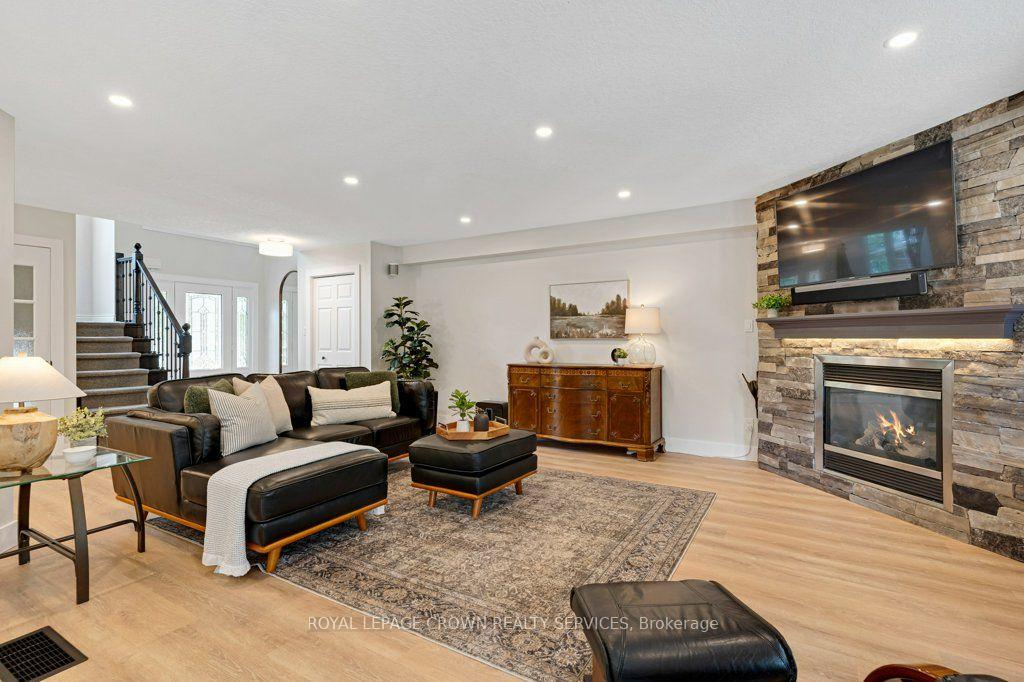 Photo 8 of 142 Deer Ridge Drive, Kitchener, Pioneer Tower West — HOMEH