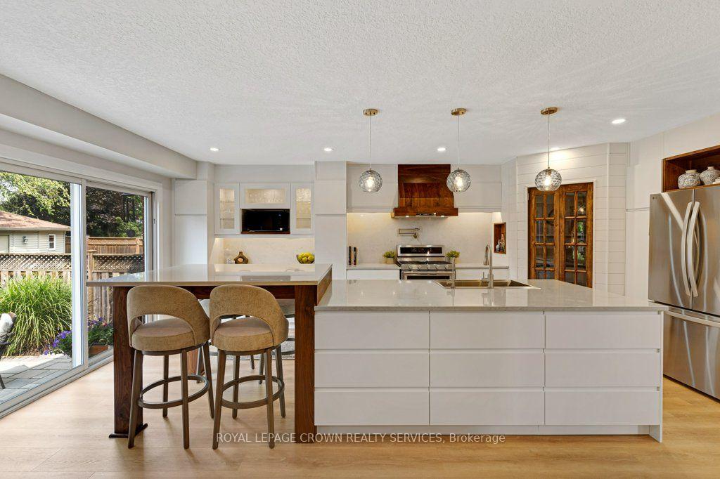 Photo 10 of 142 Deer Ridge Drive, Kitchener, Pioneer Tower West — HOMEH