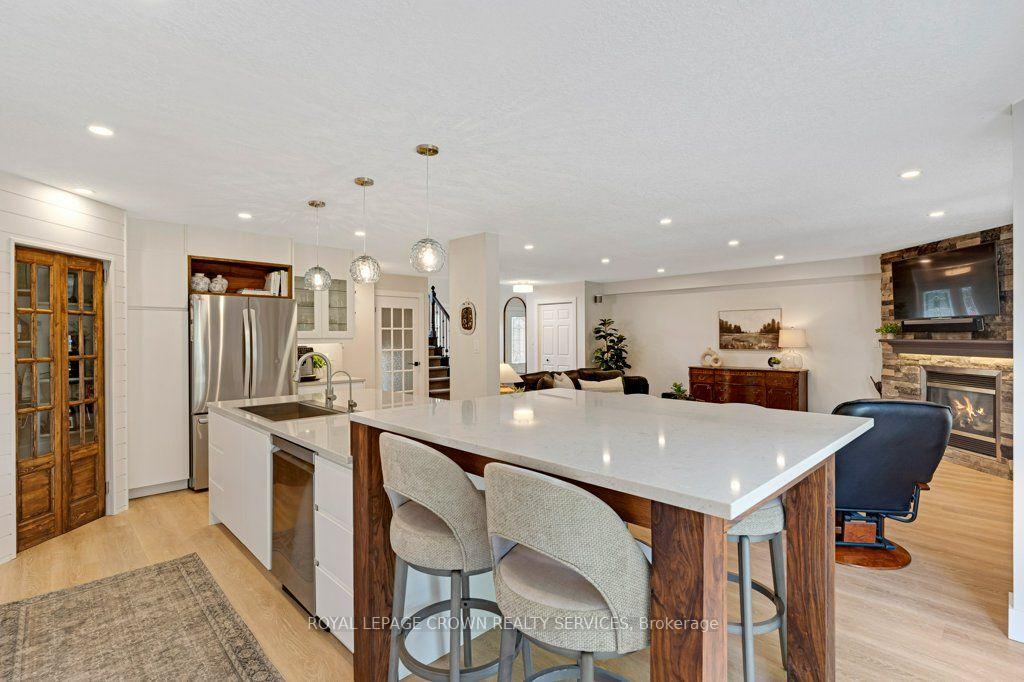 Photo 13 of 142 Deer Ridge Drive, Kitchener, Pioneer Tower West — HOMEH