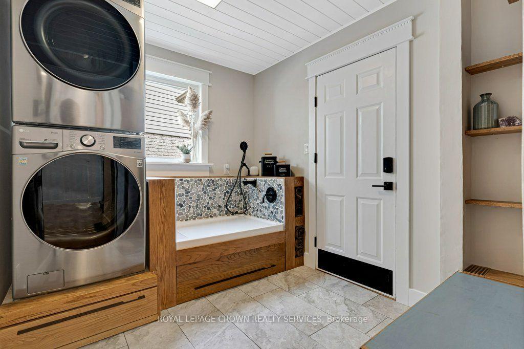 Photo 16 of 142 Deer Ridge Drive, Kitchener, Pioneer Tower West — HOMEH