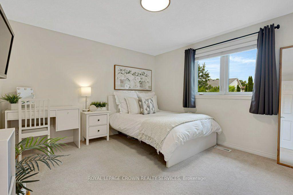 Photo 25 of 142 Deer Ridge Drive, Kitchener, Pioneer Tower West — HOMEH
