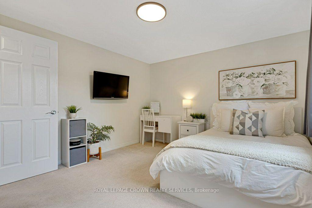 Photo 26 of 142 Deer Ridge Drive, Kitchener, Pioneer Tower West — HOMEH