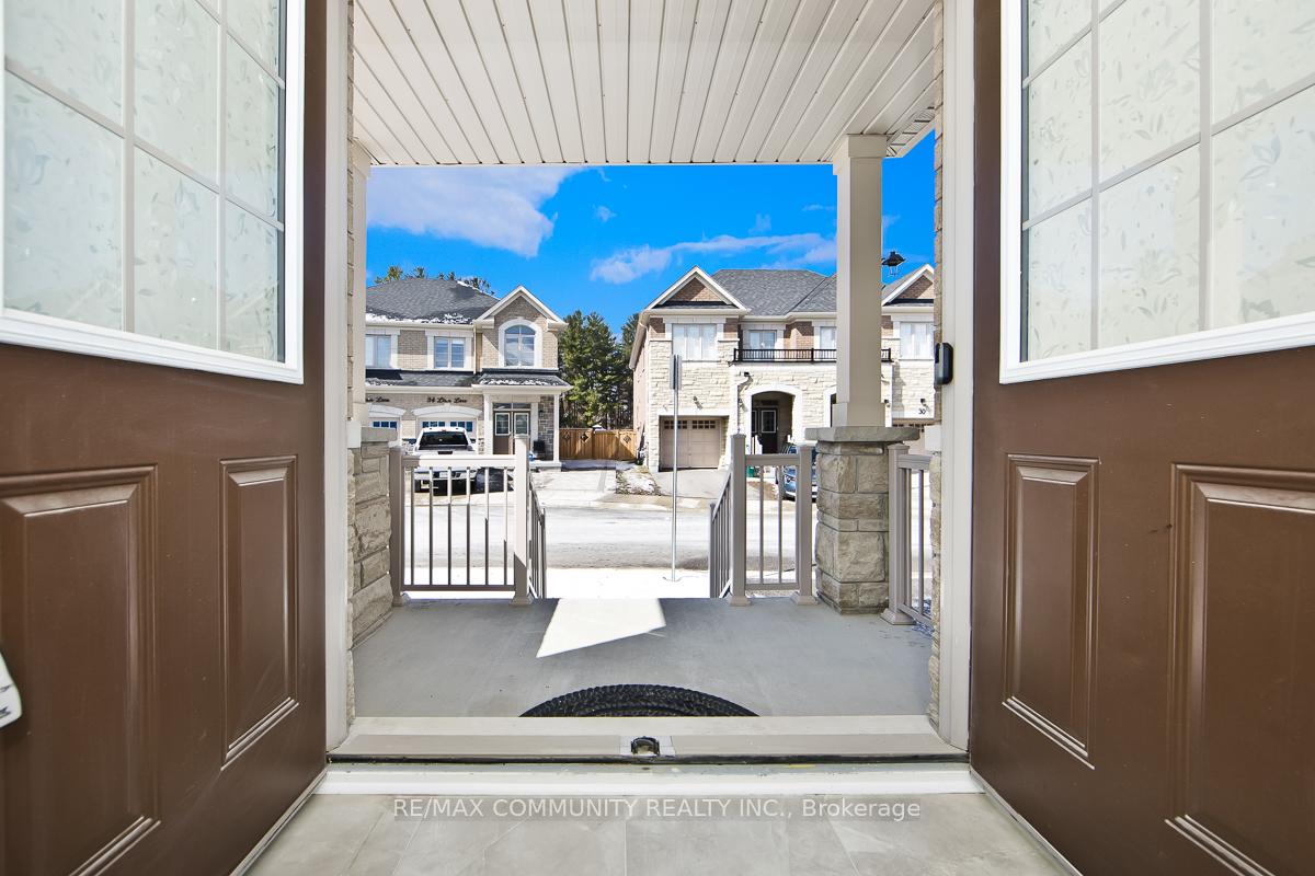 Photo 1 of 33 Liam Lane, Markham, Cedarwood — HOMEH