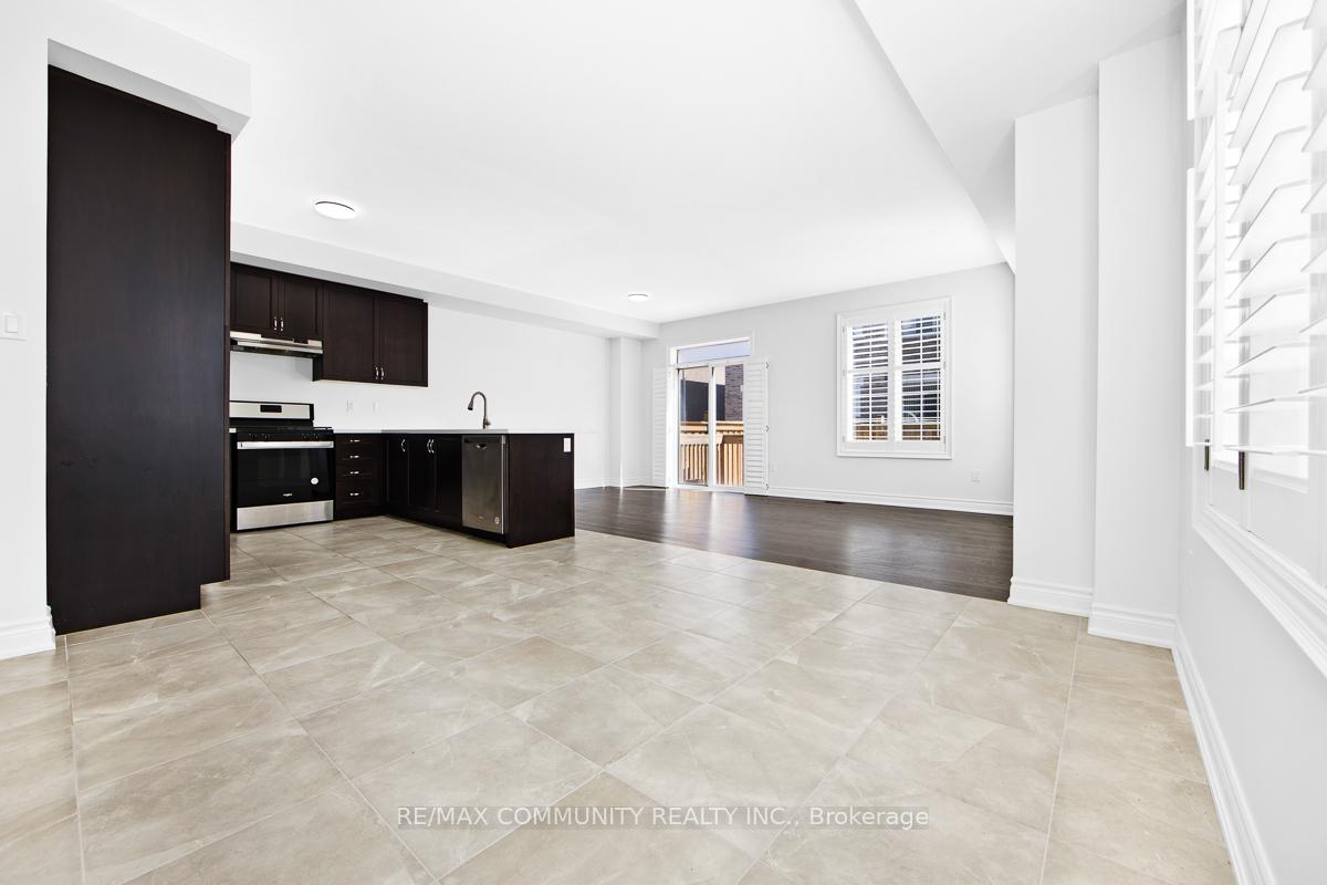 Photo 4 of 33 Liam Lane, Markham, Cedarwood — HOMEH