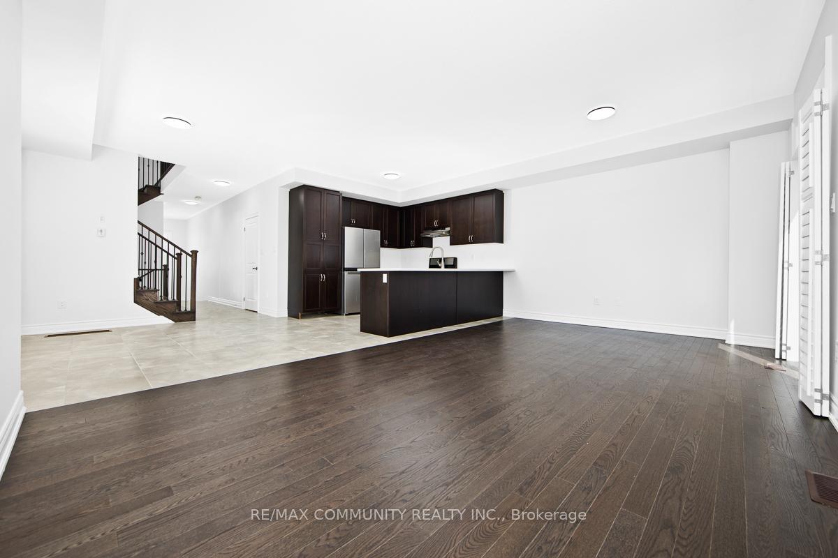 Photo 5 of 33 Liam Lane, Markham, Cedarwood — HOMEH