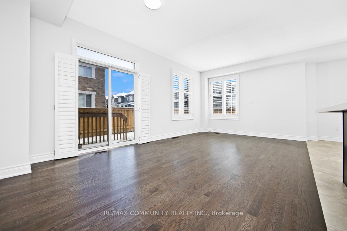 Photo 7 of 33 Liam Lane, Markham, Cedarwood — HOMEH