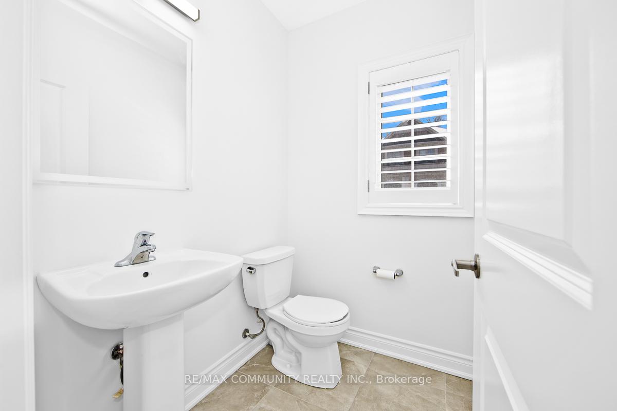 Photo 10 of 33 Liam Lane, Markham, Cedarwood — HOMEH