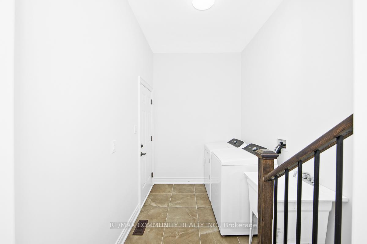 Photo 11 of 33 Liam Lane, Markham, Cedarwood — HOMEH
