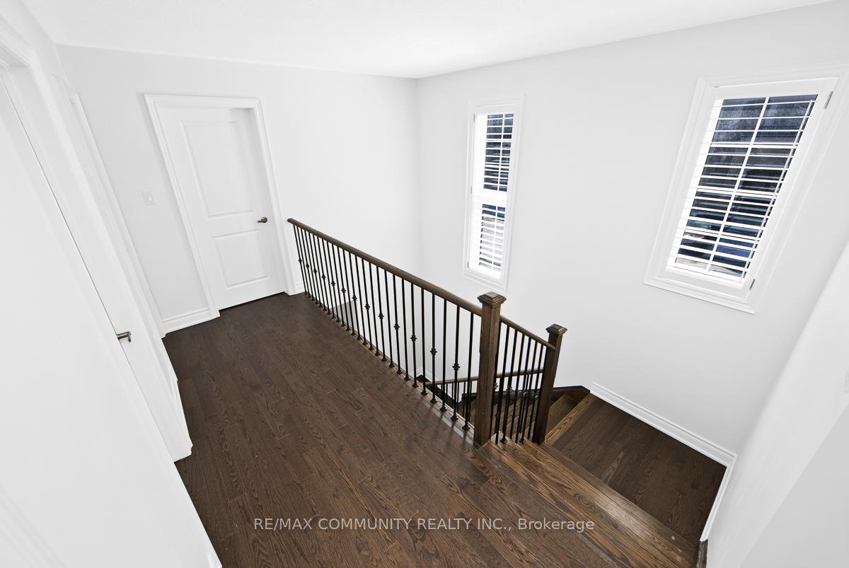 Photo 12 of 33 Liam Lane, Markham, Cedarwood — HOMEH
