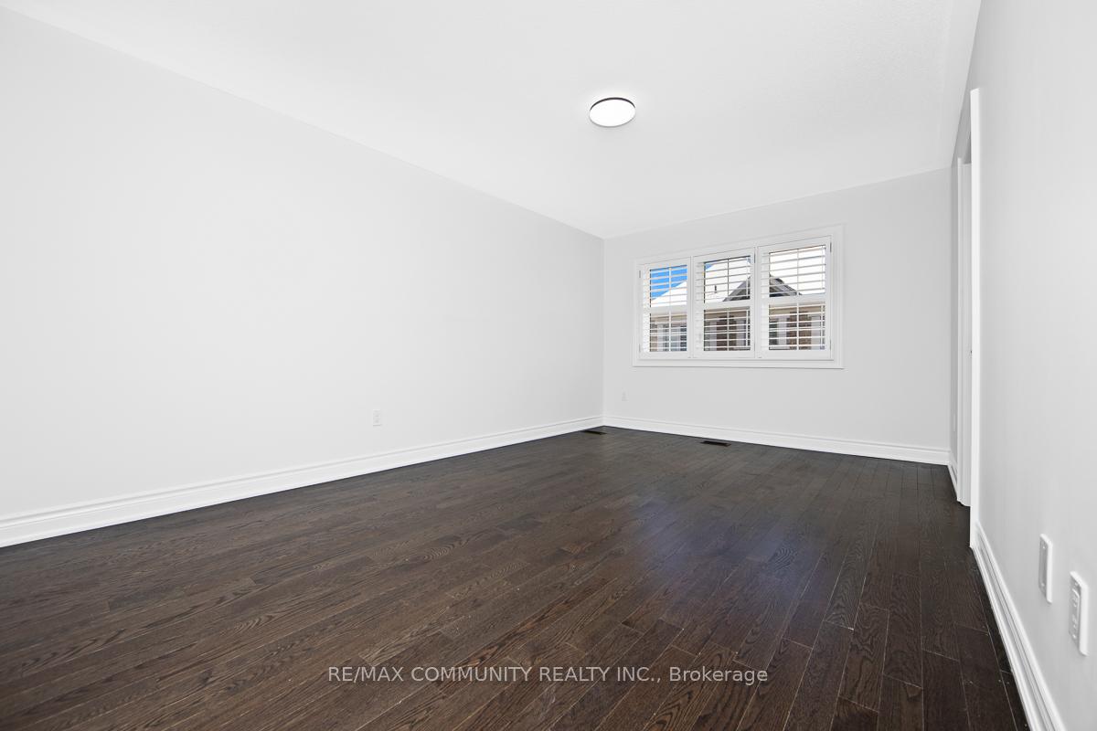 Photo 13 of 33 Liam Lane, Markham, Cedarwood — HOMEH