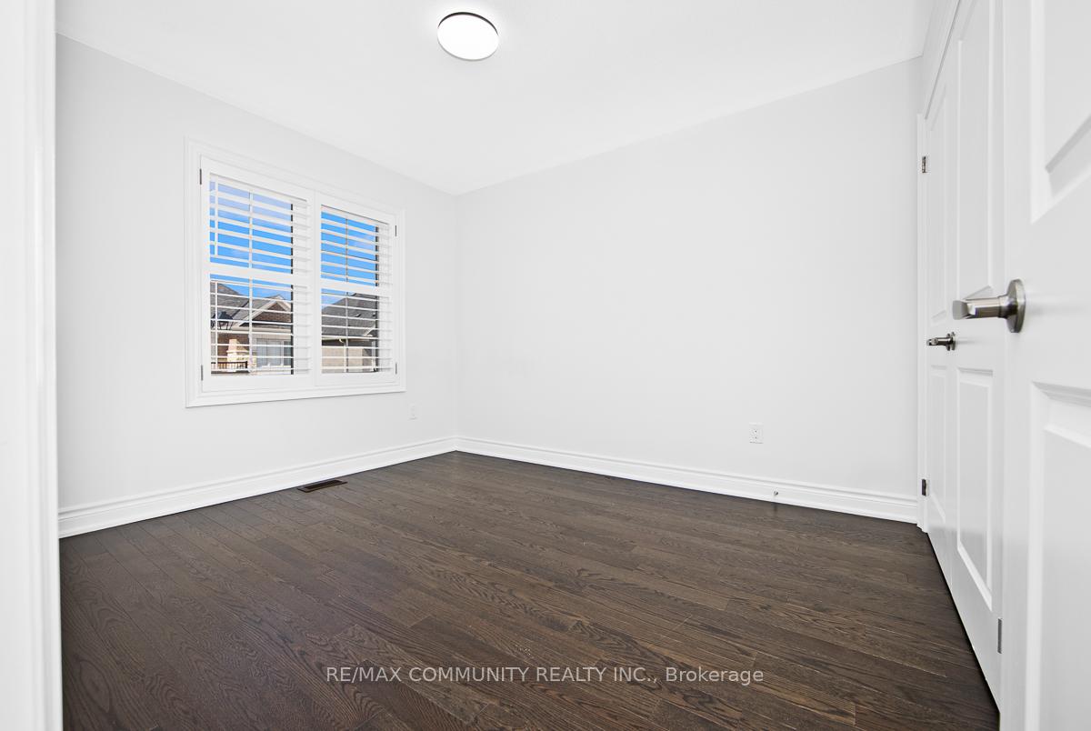 Photo 18 of 33 Liam Lane, Markham, Cedarwood — HOMEH