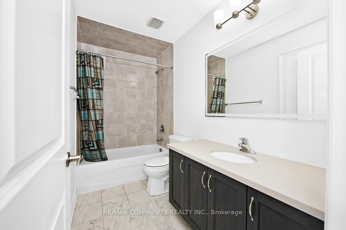 Photo 19 of 33 Liam Lane, Markham, Cedarwood — HOMEH