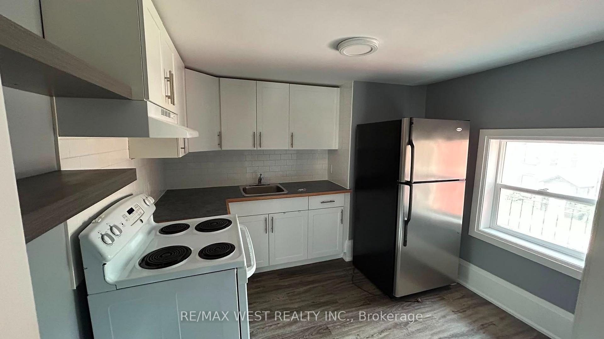 Photo 3 of Unit 2, 16 Albert Street N, Orillia — HOMEH