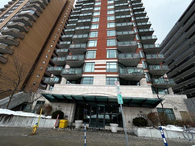 Front of Unit 1801, 570 Laurier Avenue W