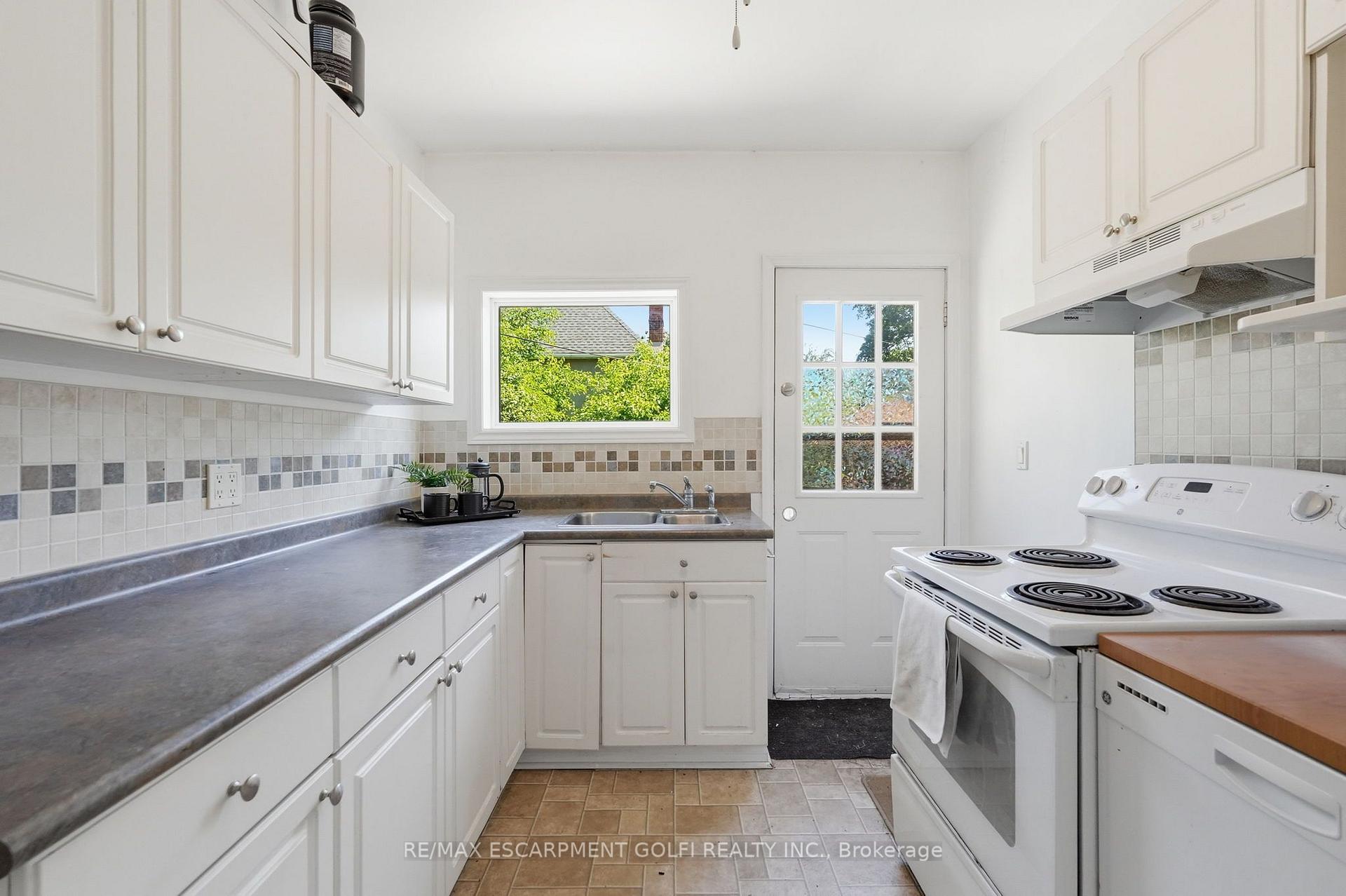 Photo 7 of 37 Maplewood Avenue, Hamilton, Blakeley — HOMEH