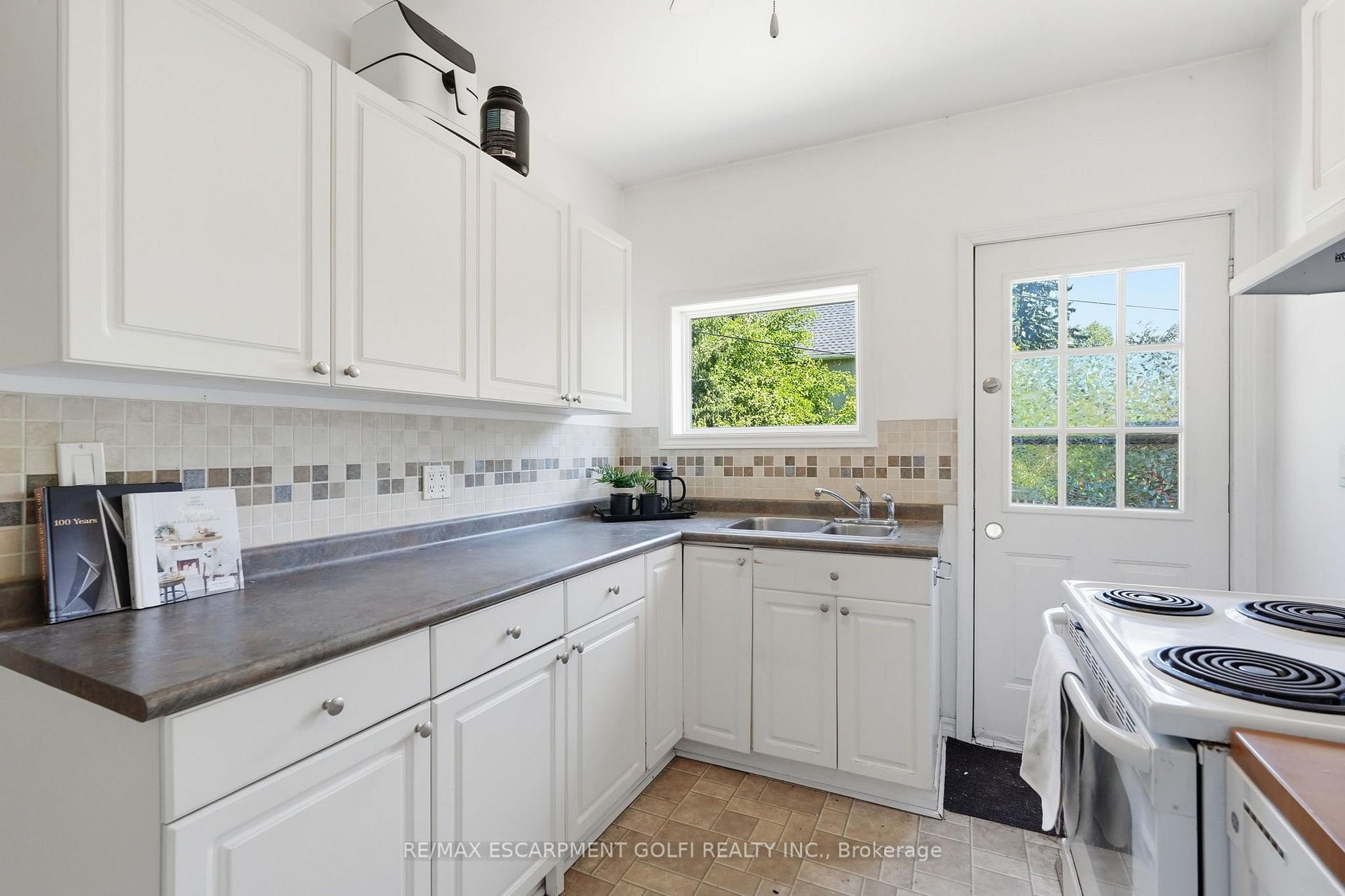 Photo 8 of 37 Maplewood Avenue, Hamilton, Blakeley — HOMEH
