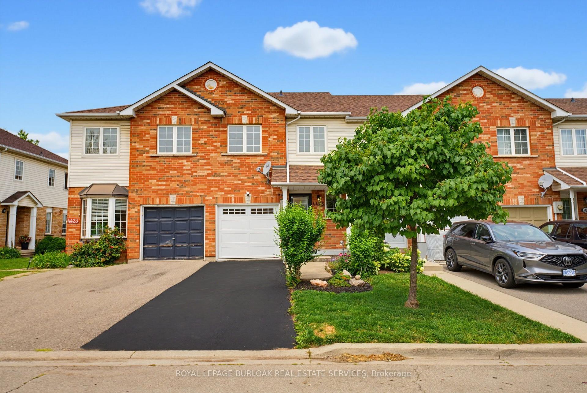 Photo 1 of 4425 Peter Drive, Burlington, Shoreacres — HOMEH