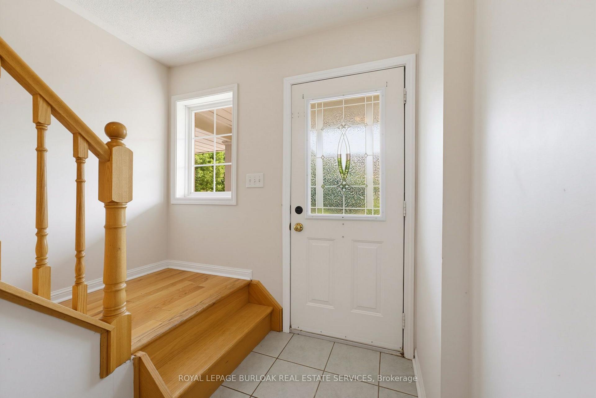 Photo 3 of 4425 Peter Drive, Burlington, Shoreacres — HOMEH